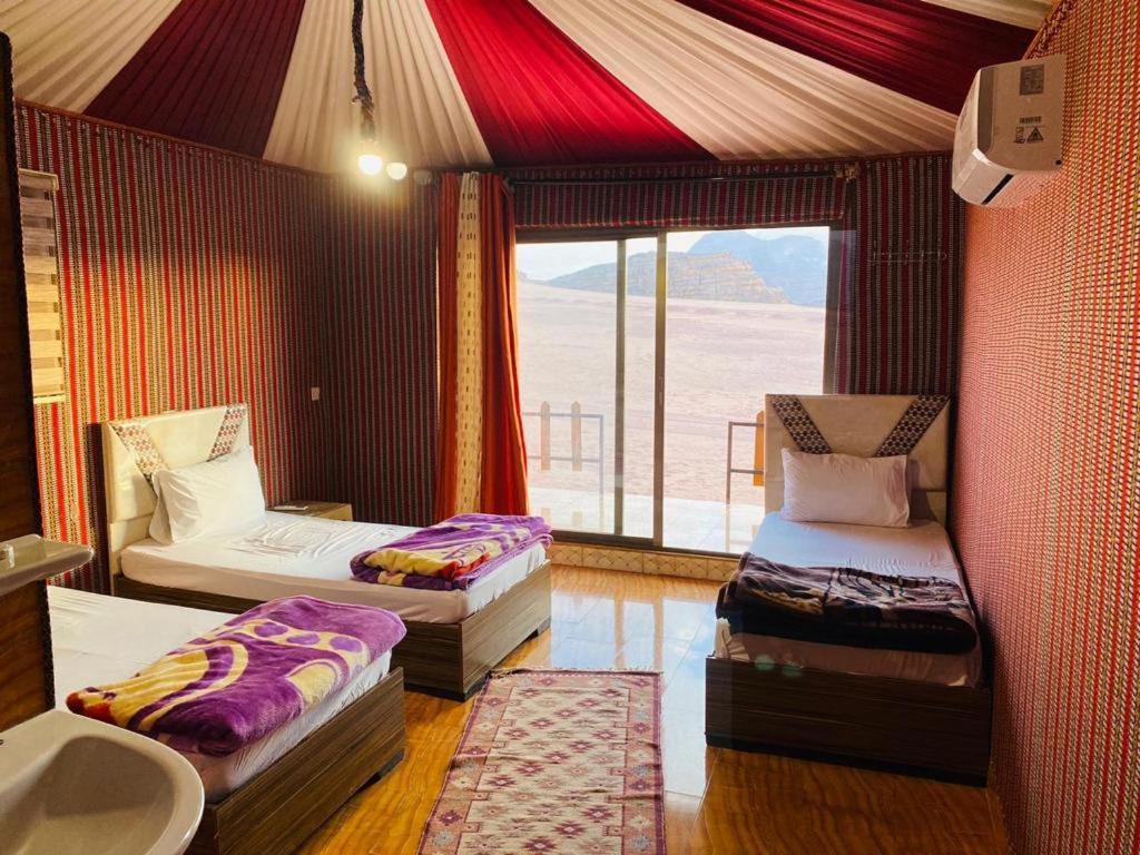 W Camp Wadi Rum Bagian luar foto
